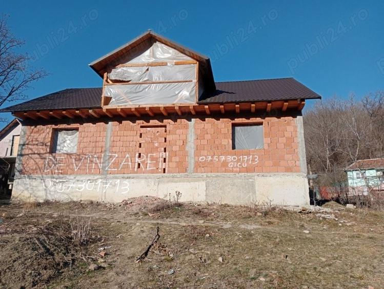 Casă cu 4 camere în Bozioru