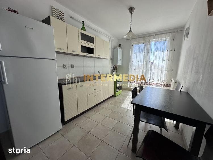 Apartament cu 3 camere decomandat, mobilat în Cetate