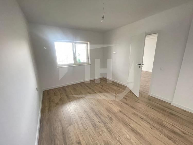 Apartament cu 3 camere semidecomandat în Florești