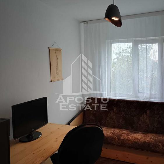 Apartament cu 3 camere semidecomandat, mobilat în Torontalului