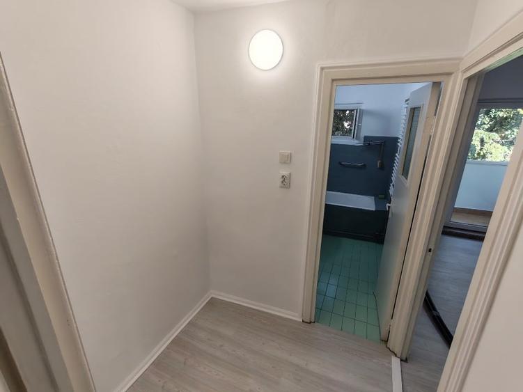 Apartament cu 3 camere semidecomandat, mobilat în Spitalul Județean
