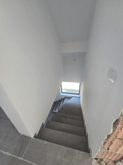 Duplex cu 4 camere cu Canalizare în Plopi