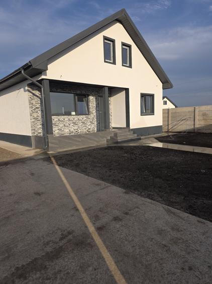 Casă cu 3 camere cu Teren 85 Mp în Poarta Albă