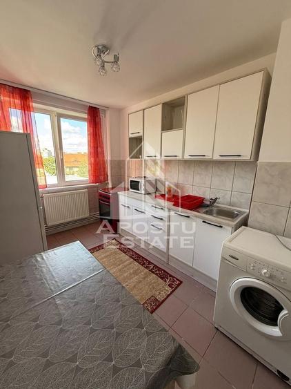 Apartament cu 3 camere semidecomandat, mobilat în Ultracentral