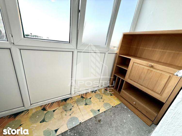 Apartament cu 3 camere semidecomandat, mobilat în Girocului