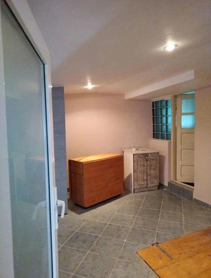 Casă cu 5 camere cu Teren 240 Mp în 23 August