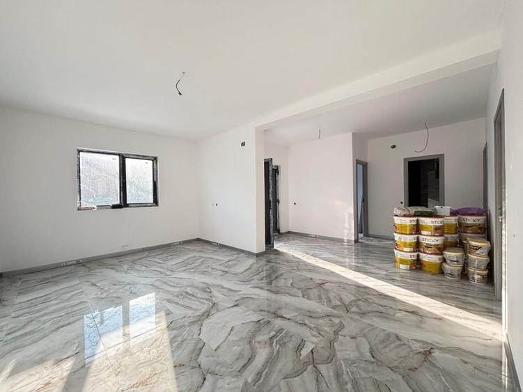 De vanzare Casa la sol si Vila P+1 in Navodari - 4