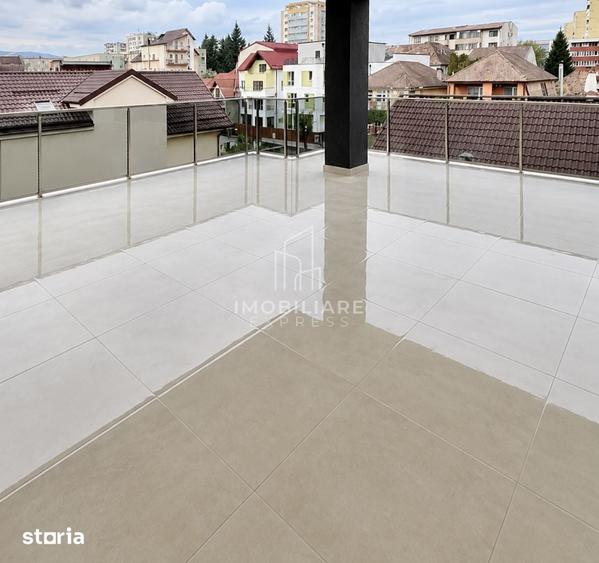 Casă cu 5 camere cu Teren 300 Mp în Gheorgheni