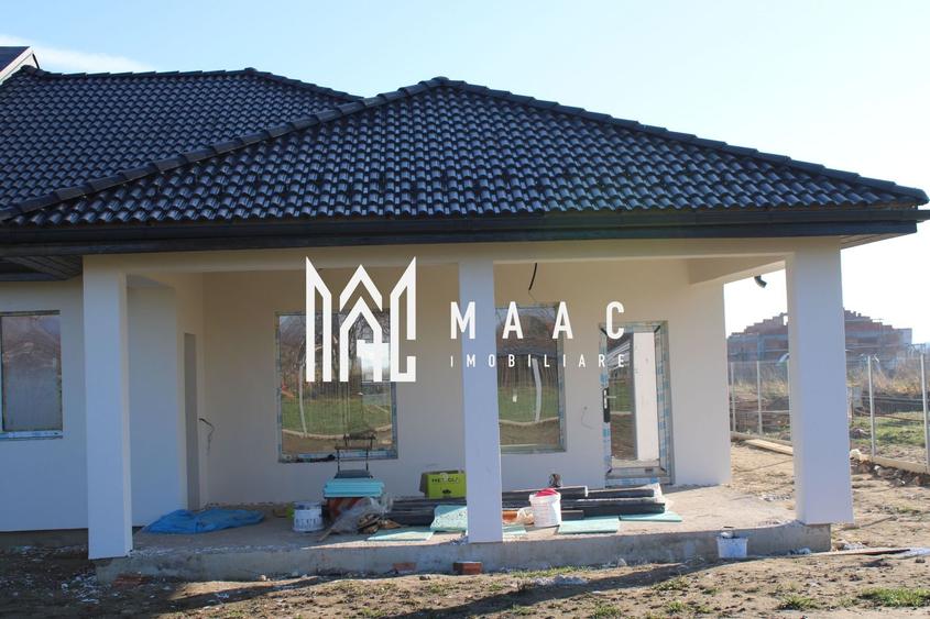 Duplex cu 3 camere cu Canalizare în Cristian