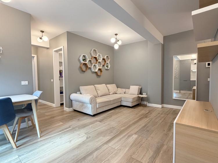 Apartament cu 2 camere decomandat în Girocului