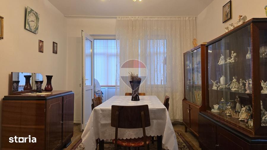 Apartament cu 3 camere semidecomandat în Central