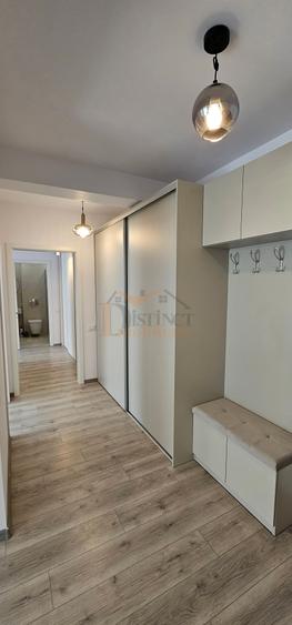 Apartament cu 3 camere decomandat în Bartolomeu