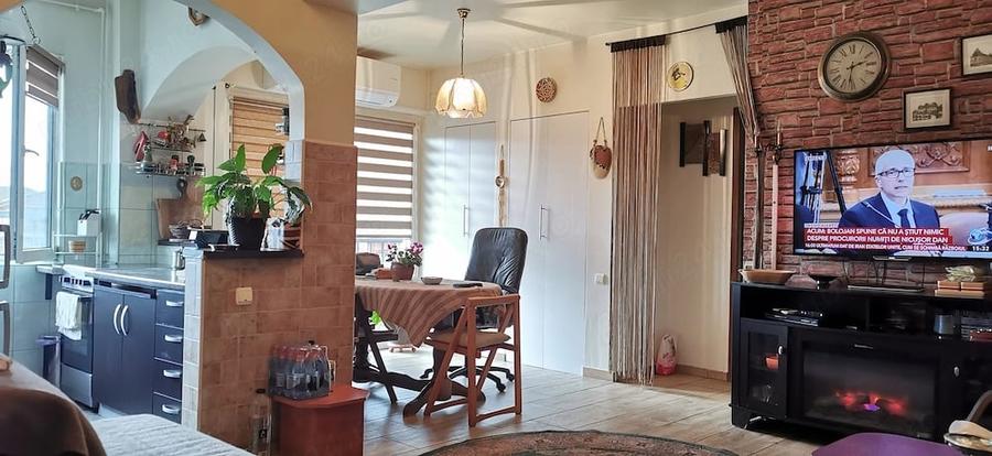 Apartament cu 3 camere semidecomandat în Plevnei