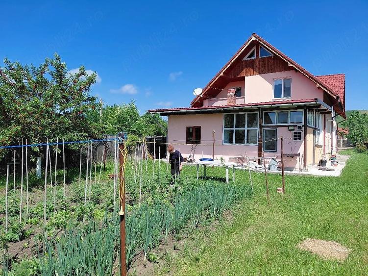 Casă cu Teren 1062 Mp în Oituz