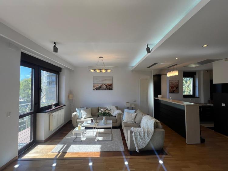 Apartament cu 5 camere decomandat, mobilat în Herăstrău