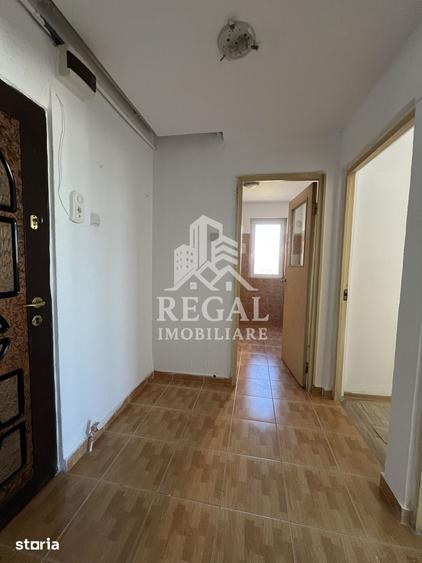 Apartament cu 3 camere semidecomandat în Central