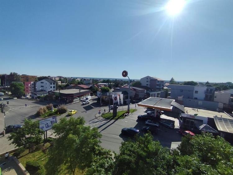 Apartament cu 3 camere decomandat în Mofleni