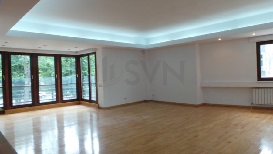 Apartament cu 4 camere decomandat în Aviatorilor