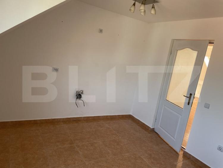 Apartament cu 3 camere semidecomandat, mobilat în Ștefan cel Mare