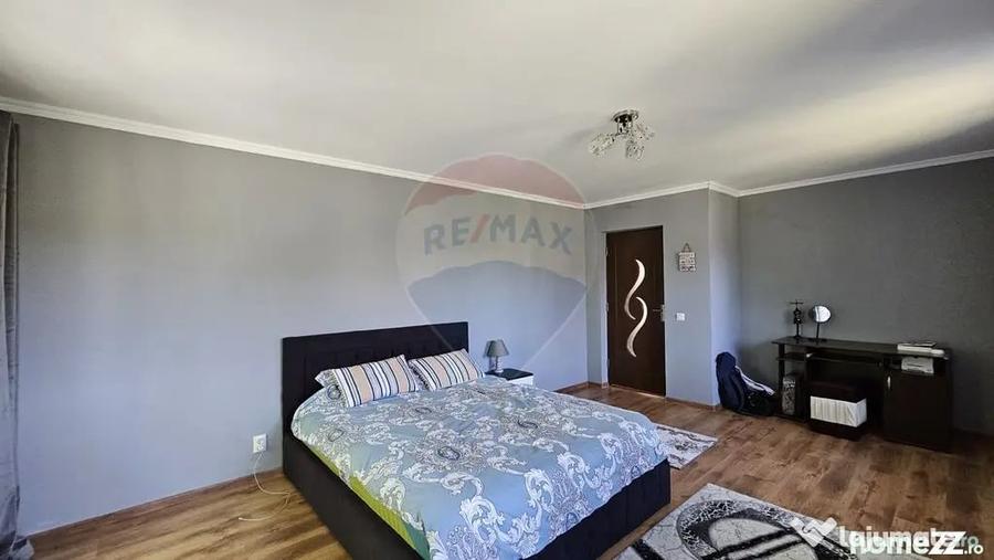 Casă cu 6 camere cu Teren 3600 Mp în Hănțești