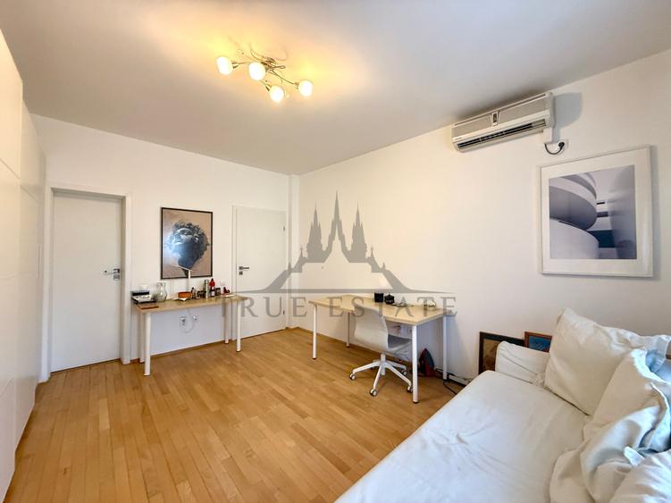 Apartament cu 3 camere semidecomandat în Armeneasca
