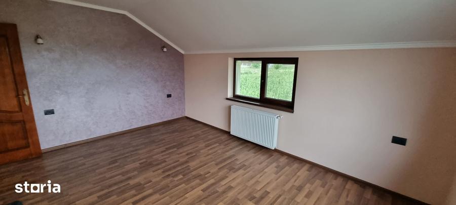 Casă cu 5 camere cu Teren 1000 Mp în Răchiți