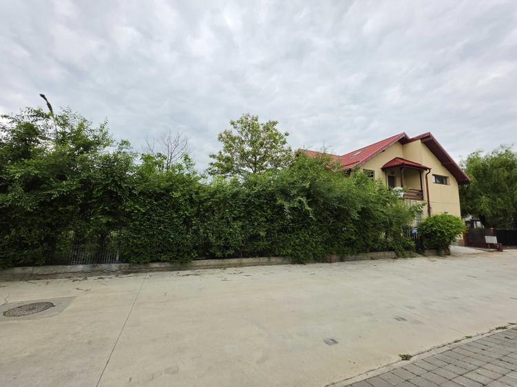 Casă cu 4 camere în Olteni