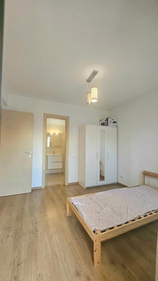 Apartament cu 3 camere semidecomandat în Străulești