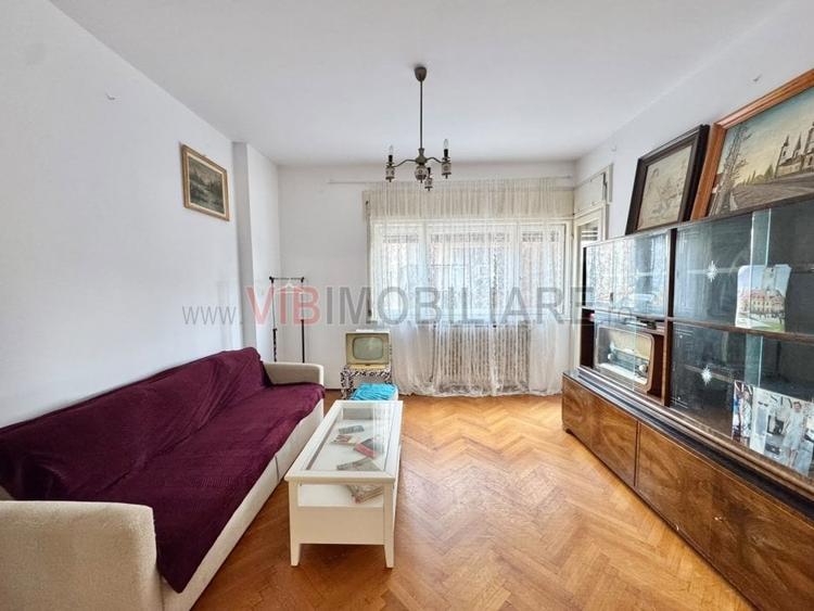 Apartament cu 3 camere decomandat în Romană