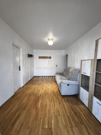 Apartament cu 3 camere semidecomandat în Decebal