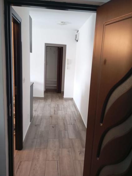 Apartament cu 3 camere semidecomandat în Iosia