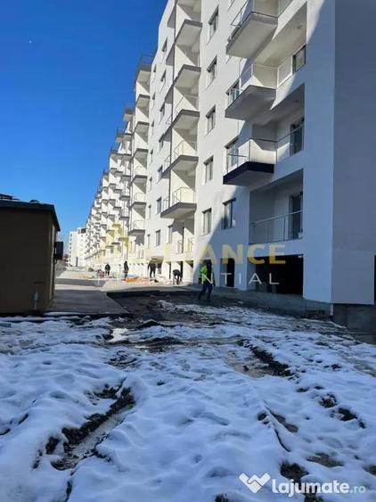 Apartament cu 3 camere decomandat în Apărătorii Patriei
