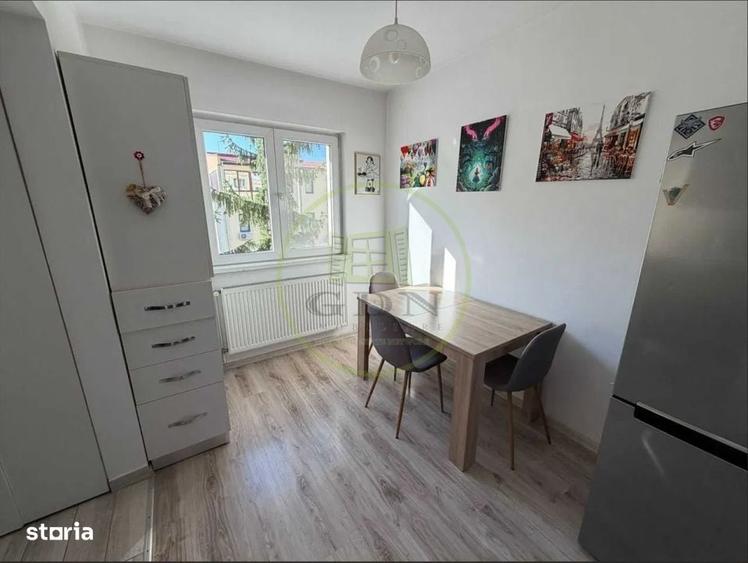 Apartament cu 3 camere semidecomandat în Central
