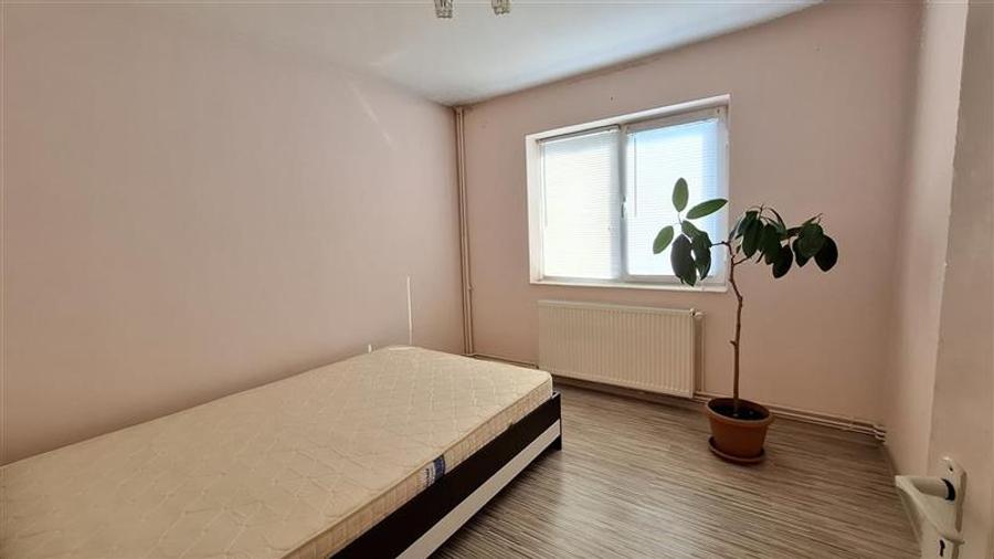 Apartament cu 2 camere semidecomandat în 9 Mai