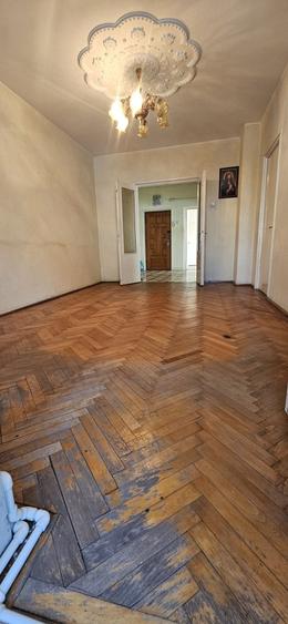 Apartament cu 3 camere decomandat în Valea Moșneagului