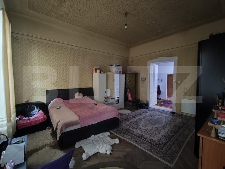 Apartament cu 5 camere decomandat, mobilat în Central