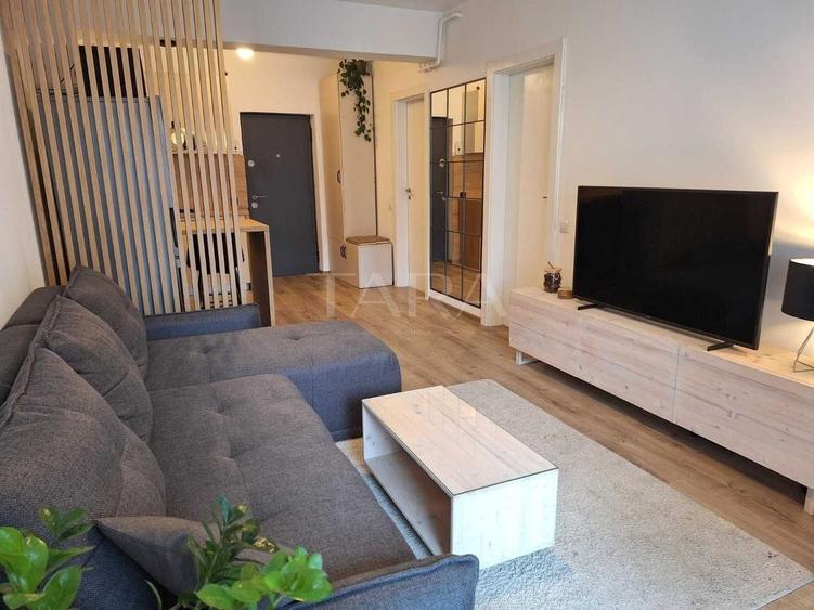 Apartament cu 2 camere semidecomandat, mobilat în Mărăști