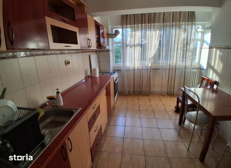 Apartament cu 3 camere decomandat în Centru Civic