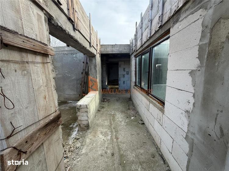 Casă cu 4 camere decomandat în Stâlpu