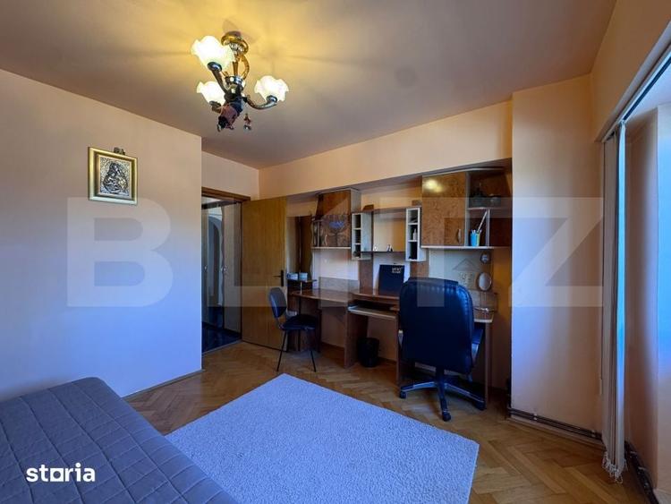 Apartament cu 3 camere decomandat în Micro 11