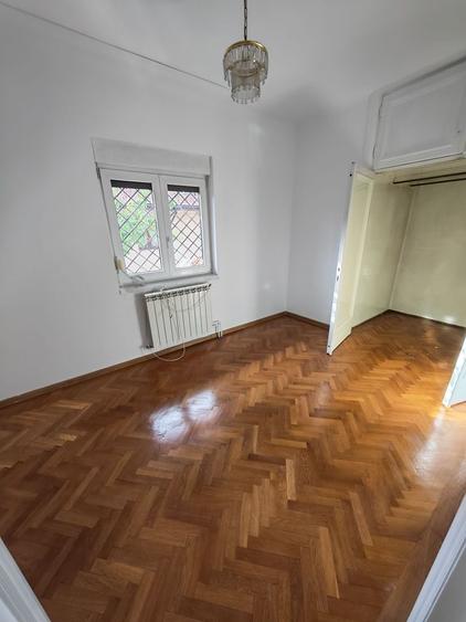 Duplex cu 8 camere cu Canalizare în Primăverii