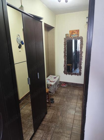 Apartament cu 3 camere decomandat în 9 Mai