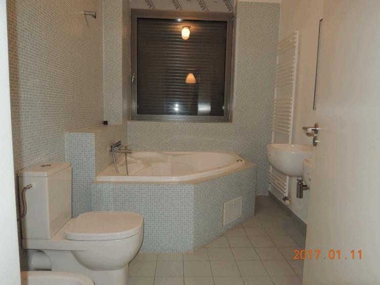Casă cu 5 camere cu Teren 204 Mp în Băneasa