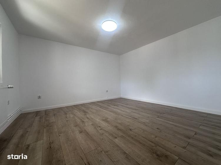 Casă cu 4 camere cu Teren 1532 Mp în Gura Vadului