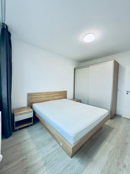 Apartament cu 2 camere decomandat în Tractorul