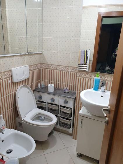 Apartament cu 3 camere decomandat în Aradului