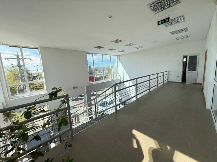 Spațiu comercial, de 891 mp, în Ernei