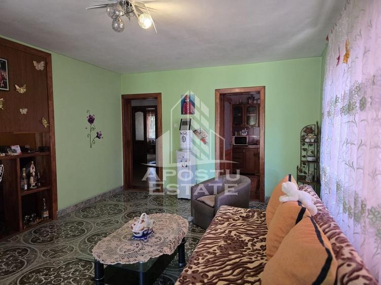 Casă individuală cu 5 camere cu Canalizare în Sud