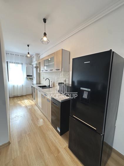 Apartament cu 3 camere semidecomandat, mobilat în Semicentral