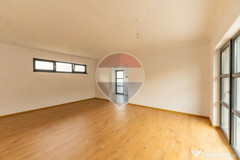 Casă cu 4 camere cu Teren 230 Mp în Central